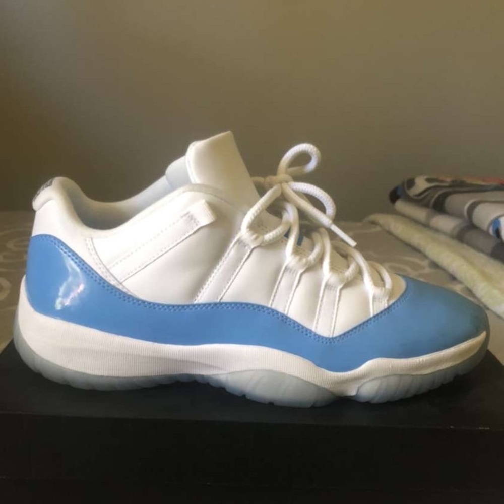 GREAT CONDITION Jordan 11 Low UNC